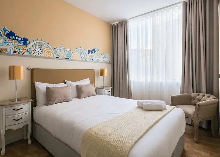 Three-Bedroom Deluxe Apartment Terrace